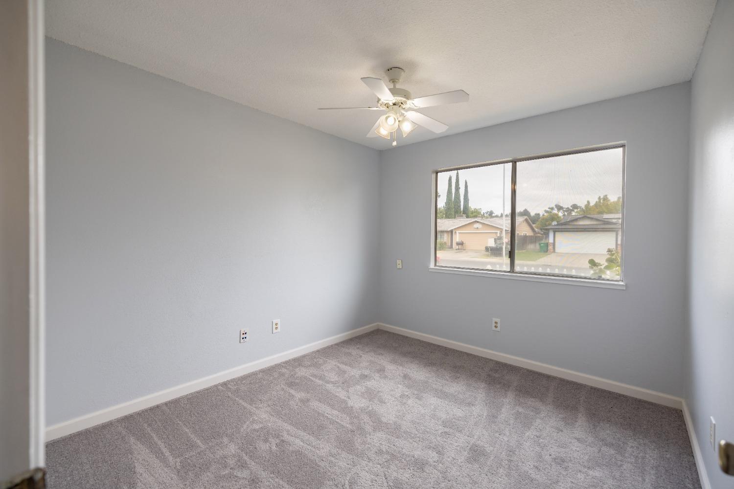 Detail Gallery Image 16 of 39 For 1132 Fleetwood Way, Stockton,  CA 95210 - 3 Beds | 2 Baths