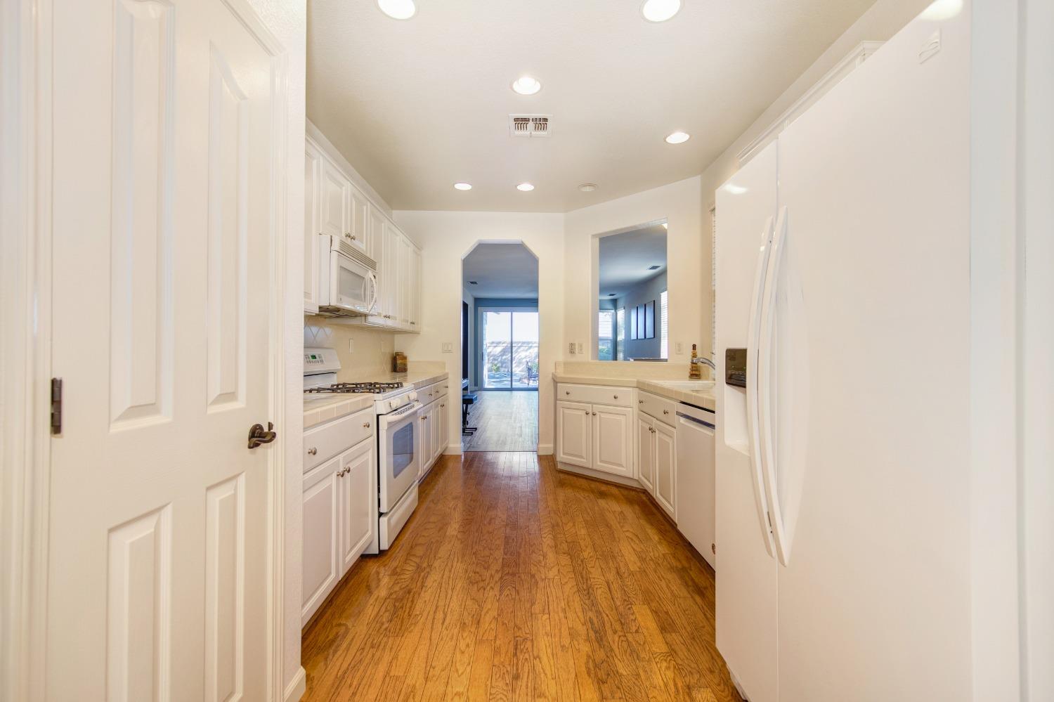 Detail Gallery Image 20 of 98 For 381 Pelican Bay Cir, Sacramento,  CA 95835 - 2 Beds | 2 Baths