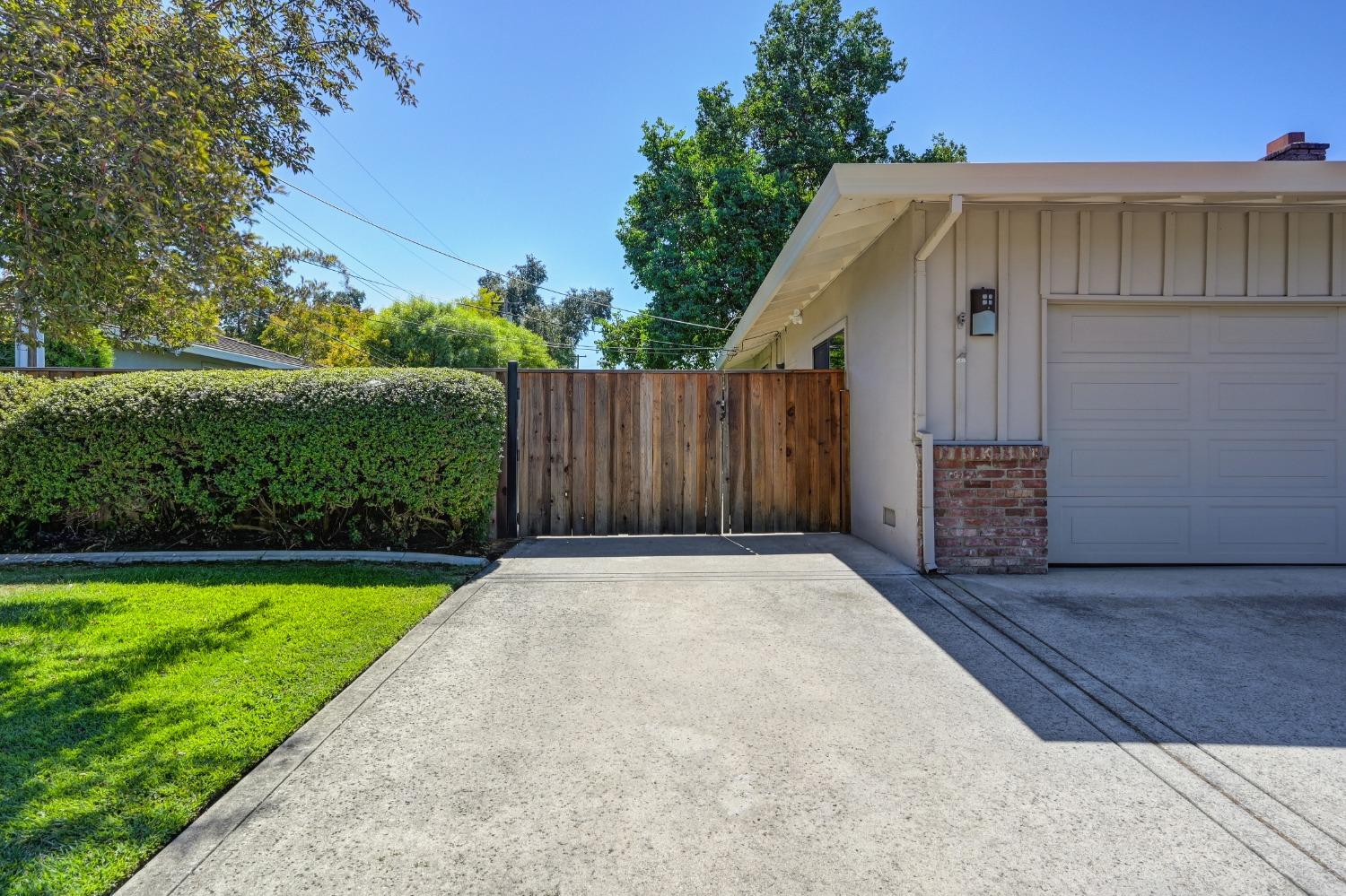 Detail Gallery Image 6 of 52 For 4146 Dena Way, Sacramento,  CA 95821 - 4 Beds | 2/1 Baths