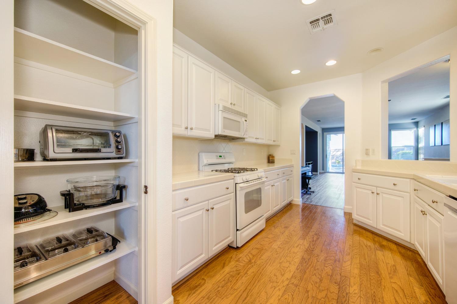 Detail Gallery Image 19 of 98 For 381 Pelican Bay Cir, Sacramento,  CA 95835 - 2 Beds | 2 Baths