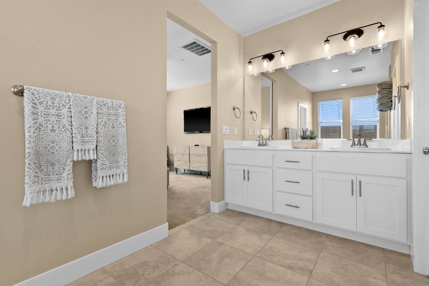 Detail Gallery Image 19 of 55 For 1923 Trulyn, Manteca,  CA 95337 - 5 Beds | 3/1 Baths