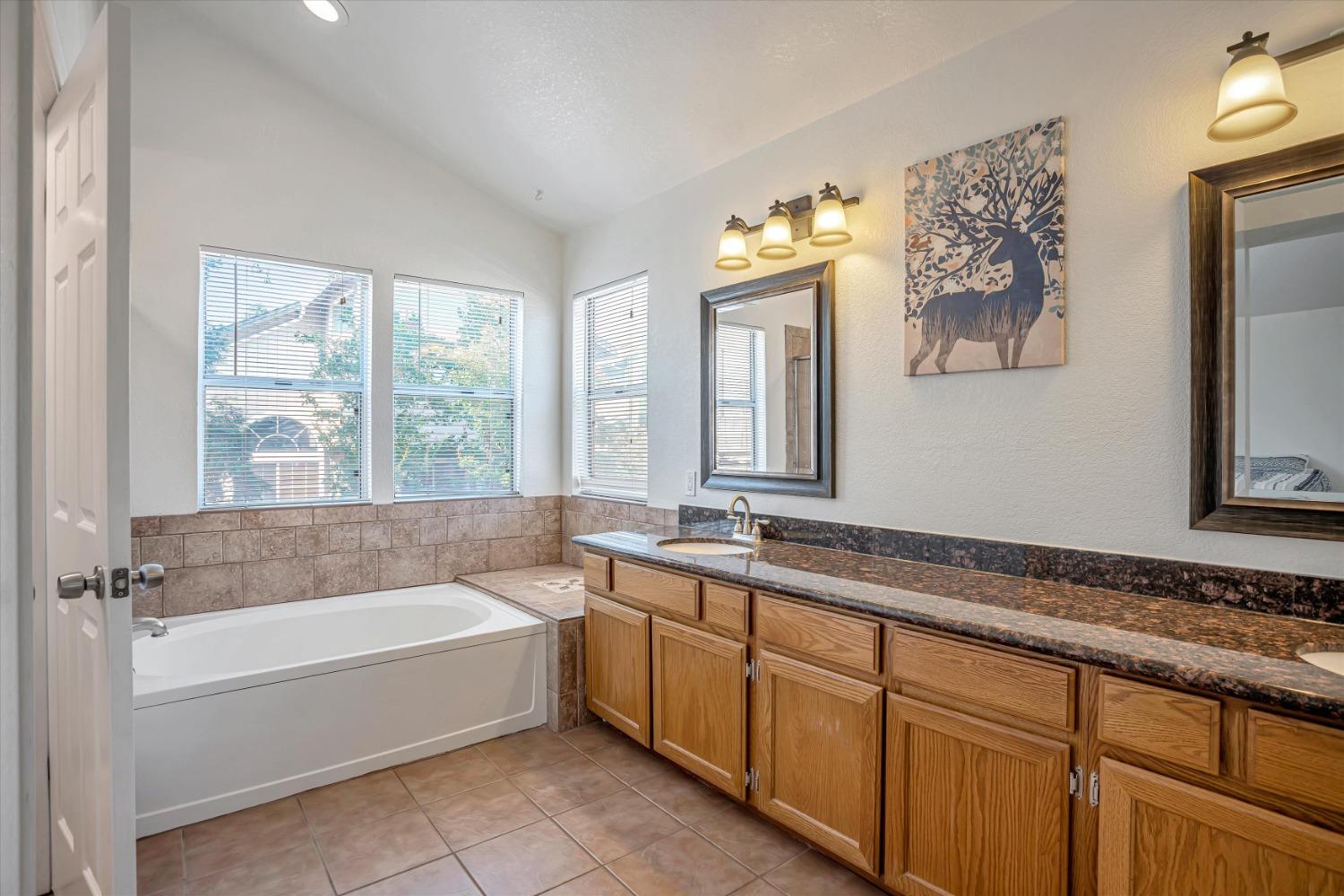 Detail Gallery Image 27 of 32 For 4013 Honey Rose Pl, Antelope,  CA 95843 - 4 Beds | 2/1 Baths