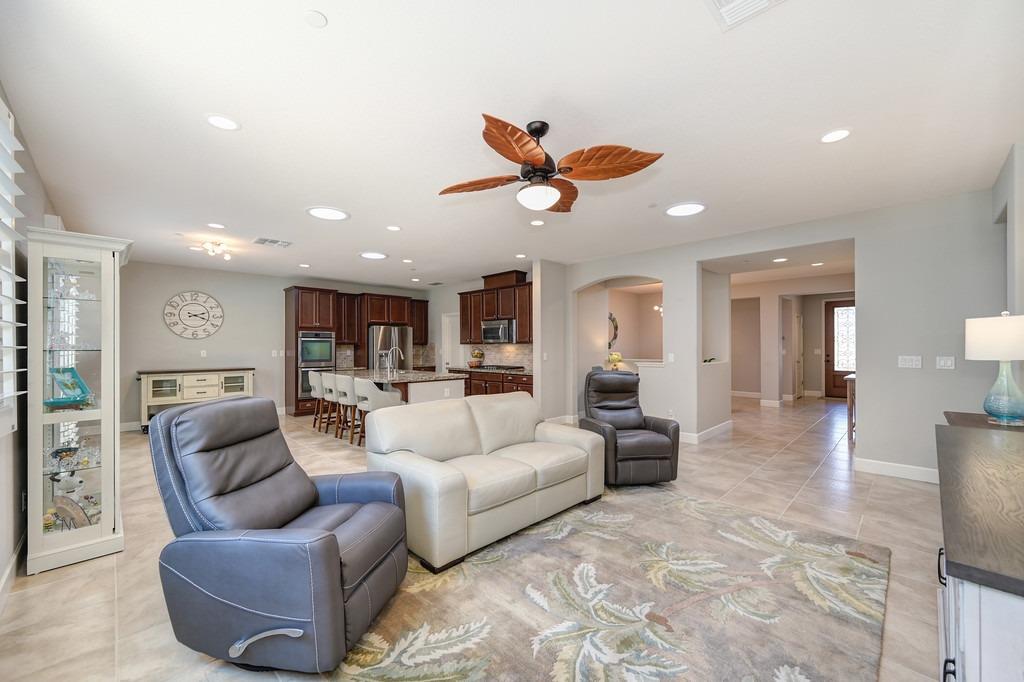 Detail Gallery Image 12 of 39 For 2620 Wagner Pl, El Dorado Hills,  CA 95762 - 4 Beds | 2/1 Baths