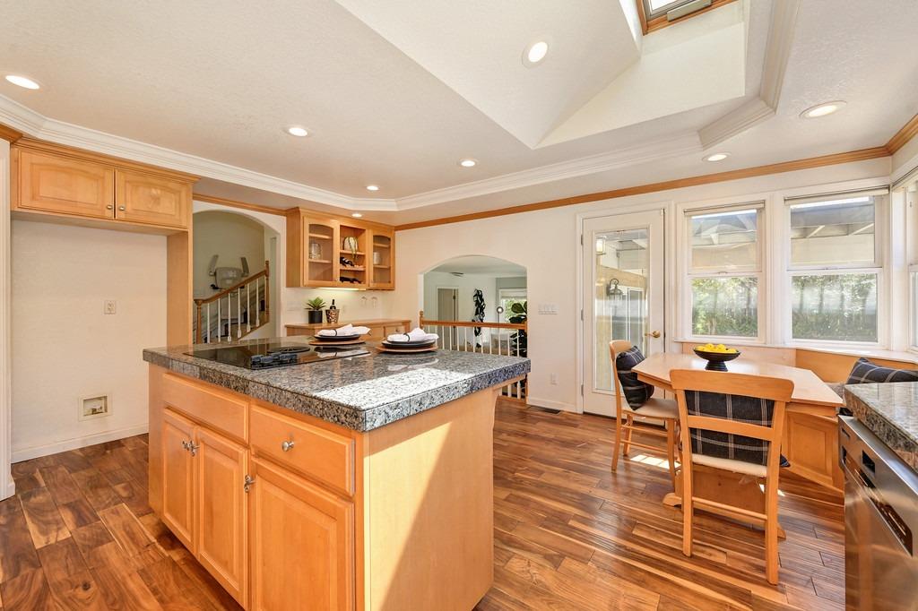 Detail Gallery Image 13 of 52 For 1320 Greenborough Dr, Roseville,  CA 95661 - 4 Beds | 2/1 Baths