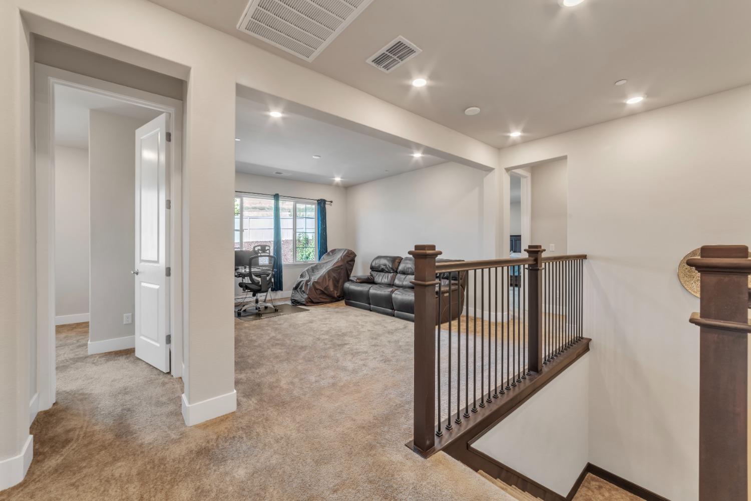 Detail Gallery Image 33 of 55 For 14917 View Terrace Ct, Folsom,  CA 95630 - 6 Beds | 4/1 Baths