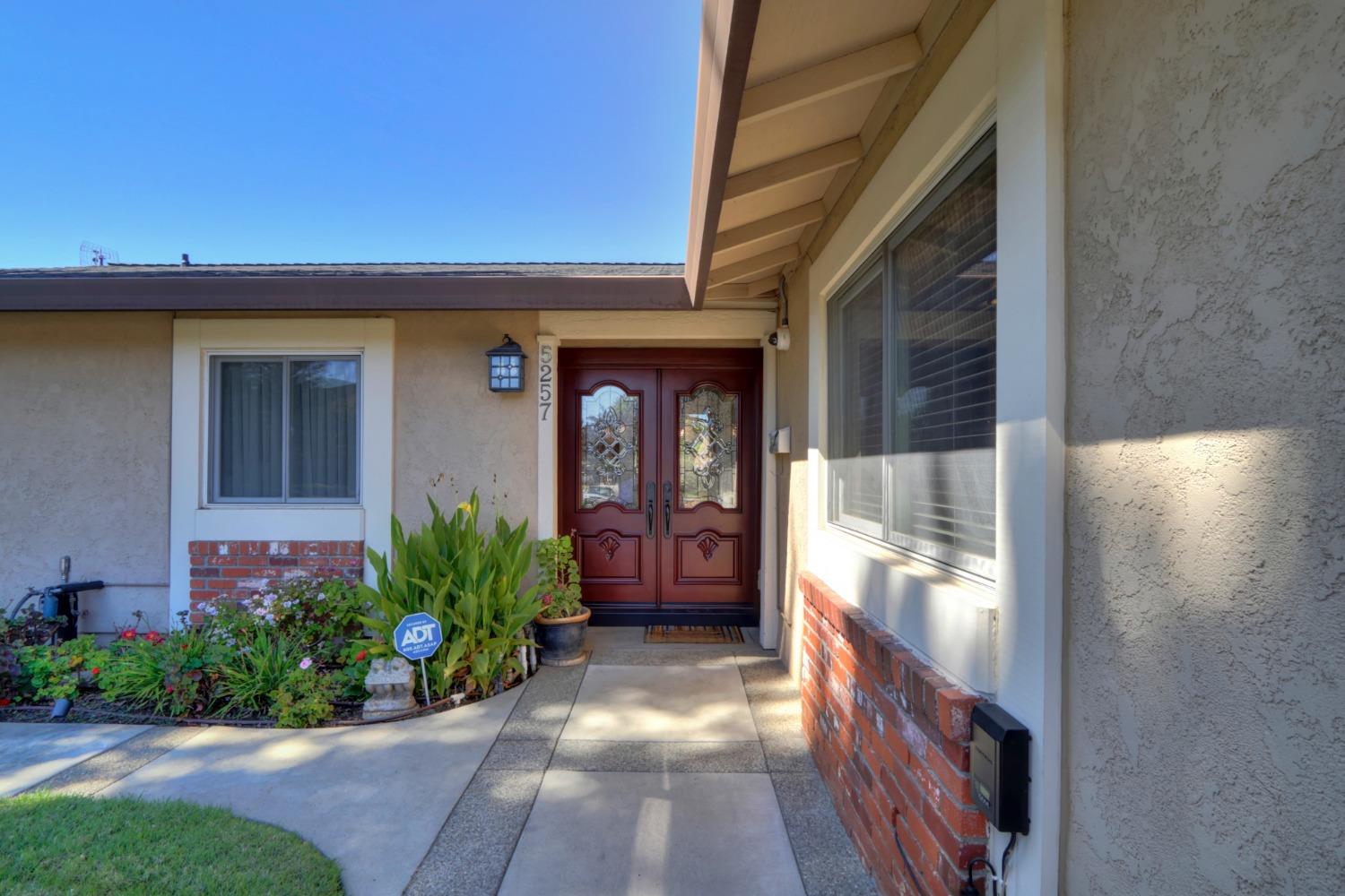 Detail Gallery Image 3 of 50 For 5257 Shelato Way, Carmichael,  CA 95608 - 3 Beds | 2 Baths