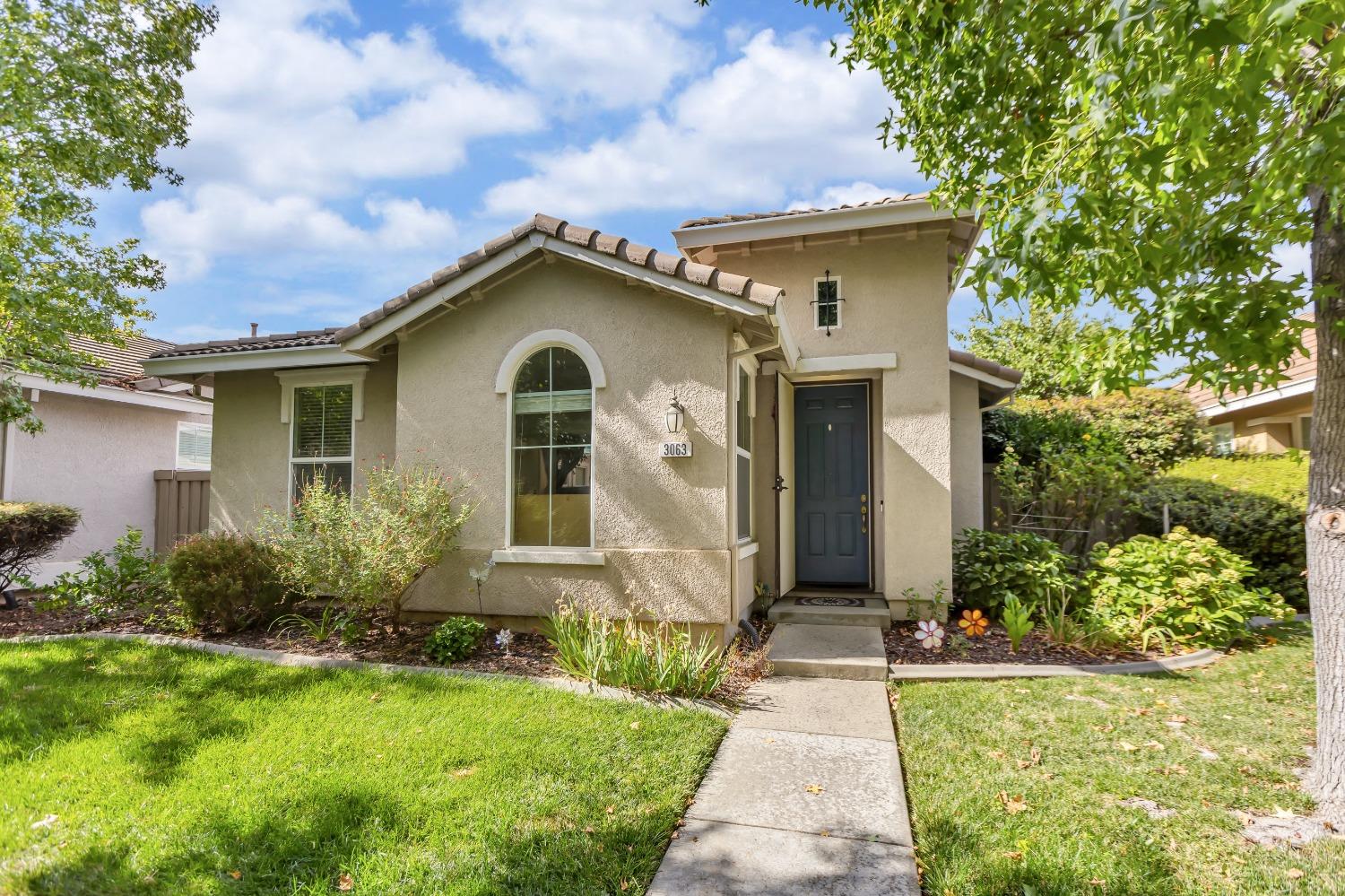 Detail Gallery Image 1 of 54 For 3063 Brunnet Ln, Sacramento,  CA 95833 - 3 Beds | 2 Baths