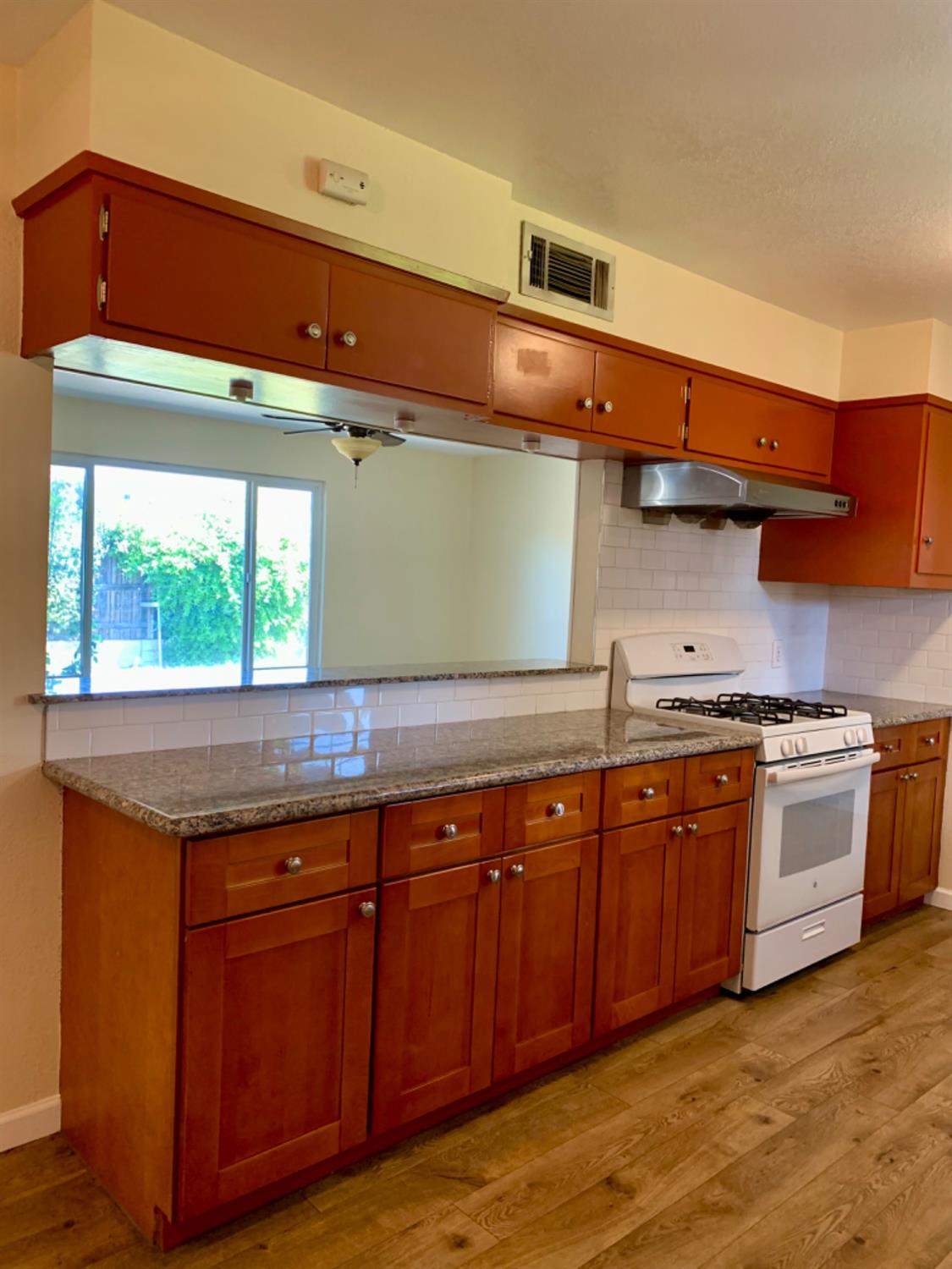 Detail Gallery Image 5 of 33 For 2134 Fullerton Ave, Stockton,  CA 95204 - 3 Beds | 2 Baths