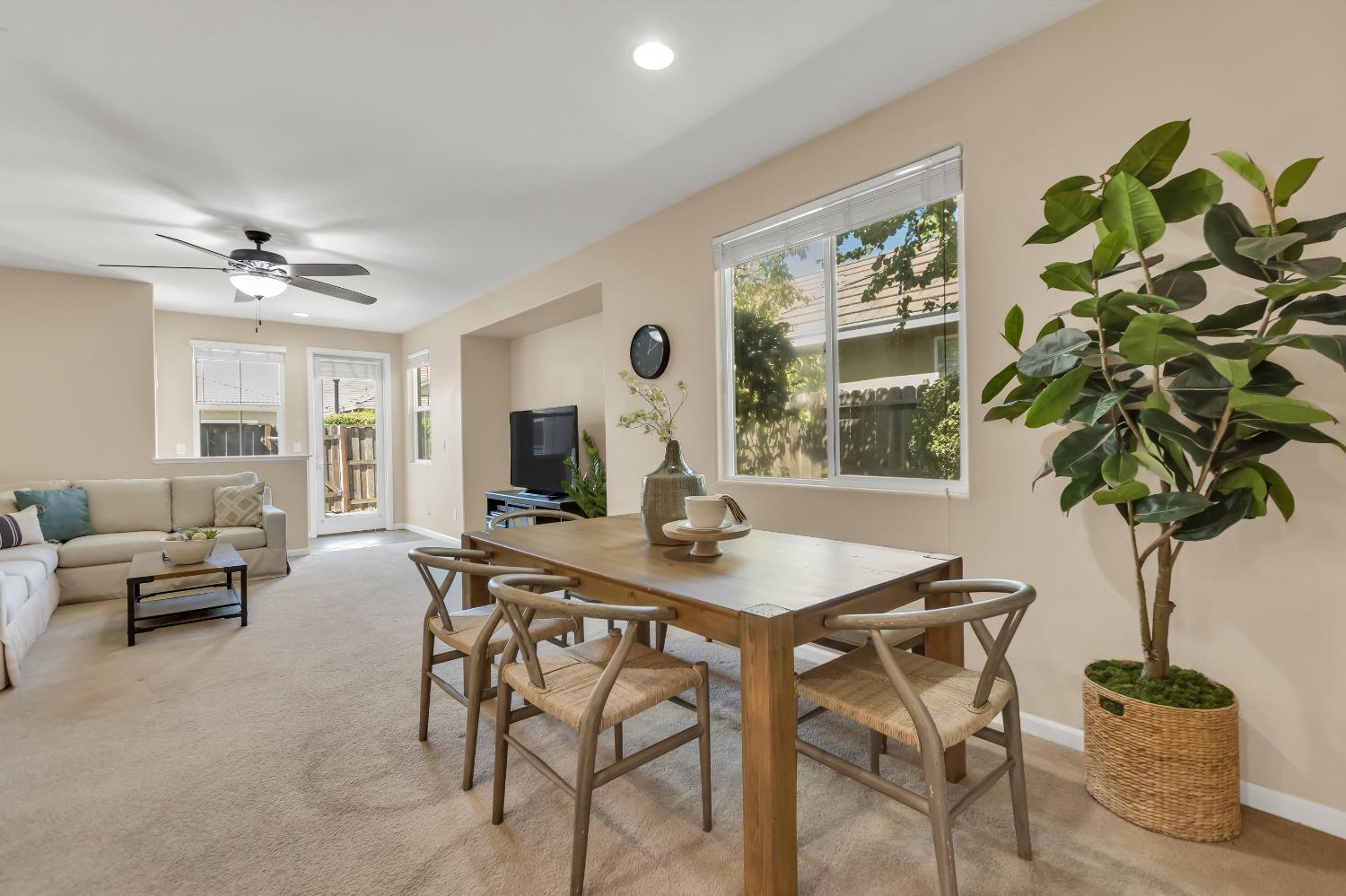 Detail Gallery Image 16 of 54 For 3063 Brunnet Ln, Sacramento,  CA 95833 - 3 Beds | 2 Baths