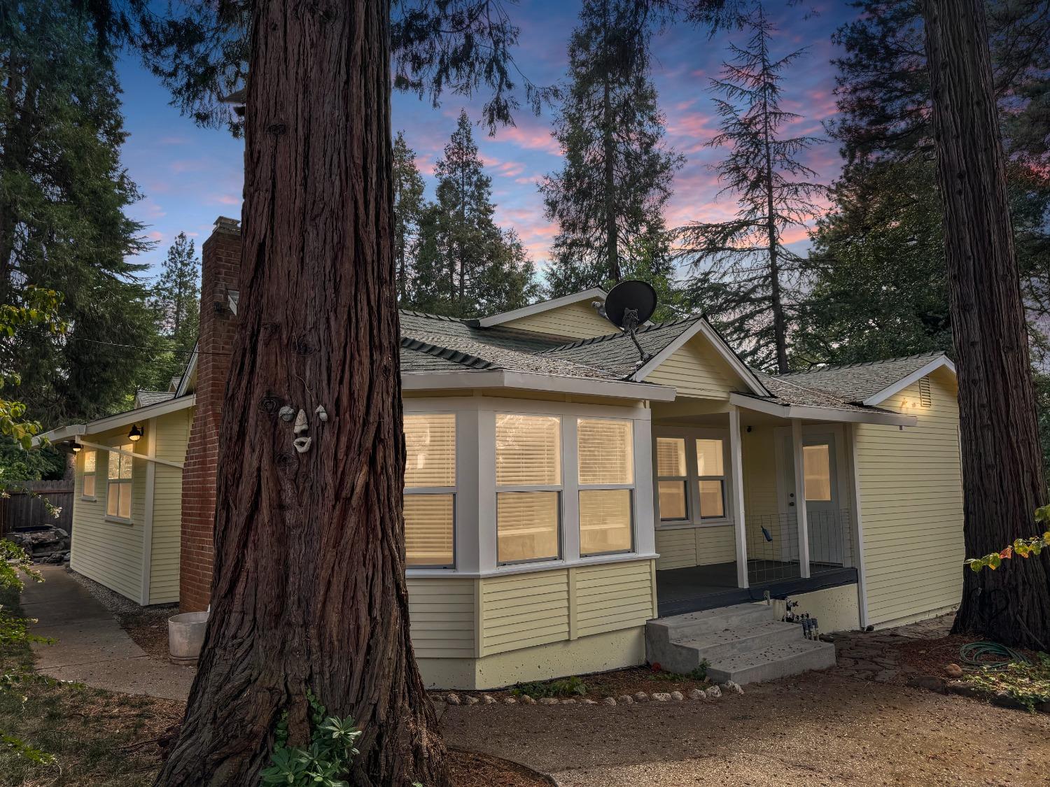 Detail Gallery Image 1 of 25 For 13233 Ridge Rd, Grass Valley,  CA 95945 - 3 Beds | 2 Baths