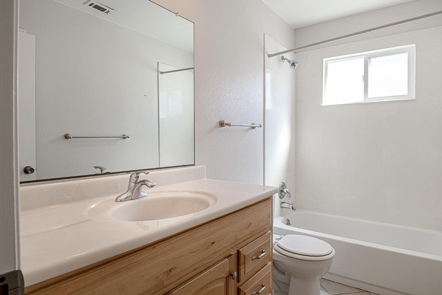 Detail Gallery Image 25 of 31 For 916 Alpine Ave, Manteca,  CA 95336 - 3 Beds | 2 Baths