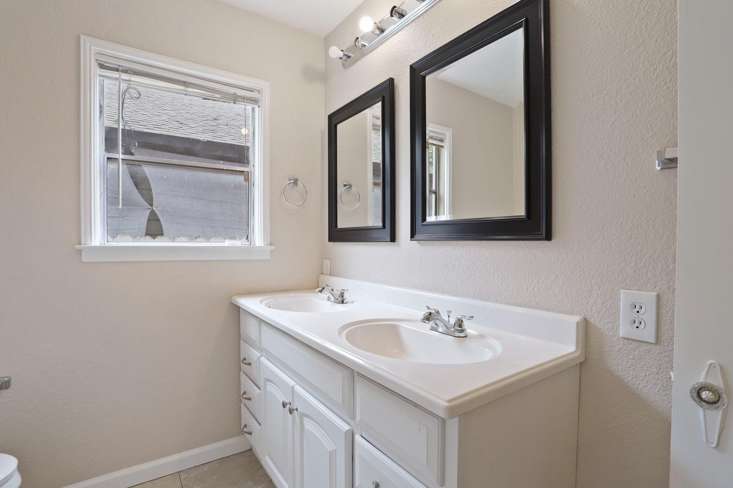 Detail Gallery Image 15 of 36 For 201 E Ellis St, Stockton,  CA 95204 - 3 Beds | 2 Baths