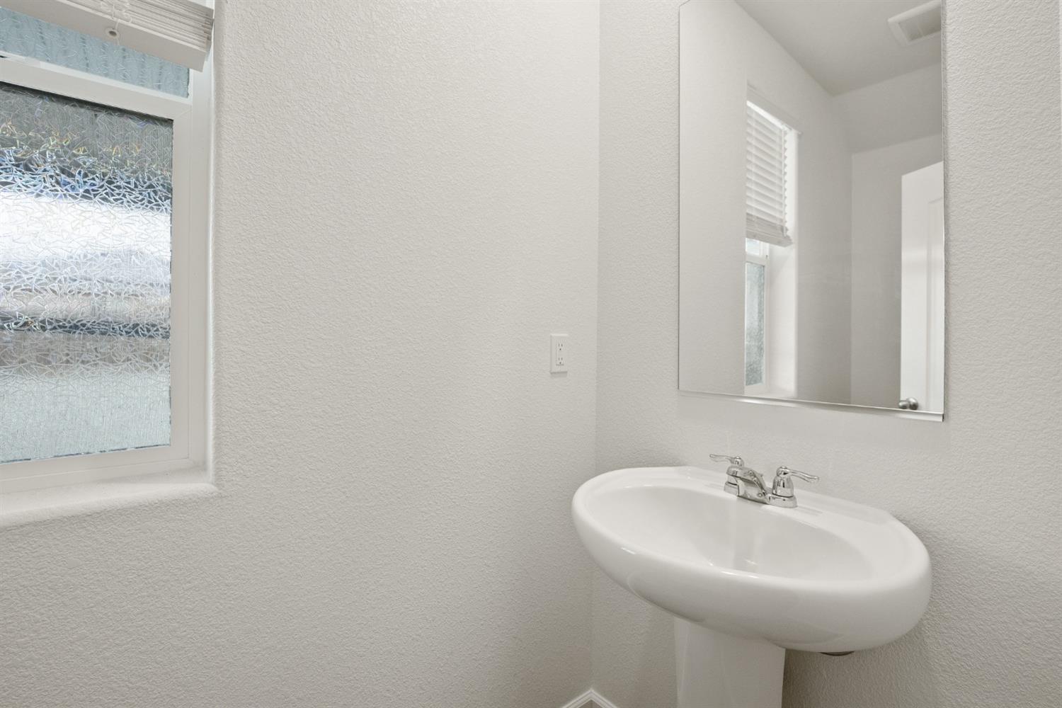 Detail Gallery Image 14 of 36 For 3337 Seger Way, Stockton,  CA 95212 - 4 Beds | 2/1 Baths