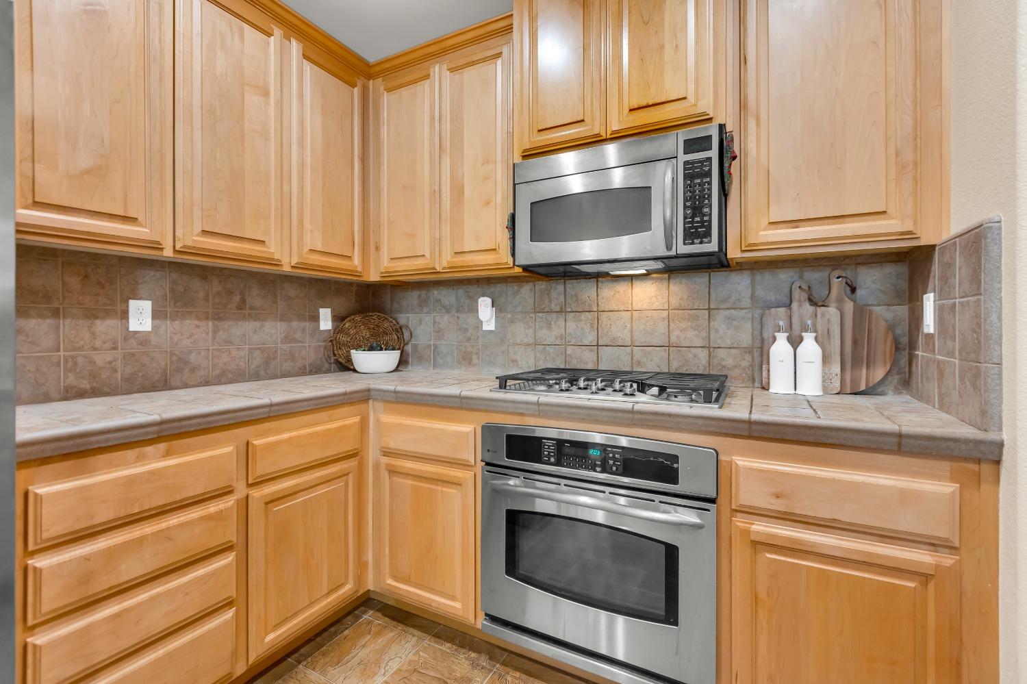 Detail Gallery Image 11 of 54 For 3063 Brunnet Ln, Sacramento,  CA 95833 - 3 Beds | 2 Baths