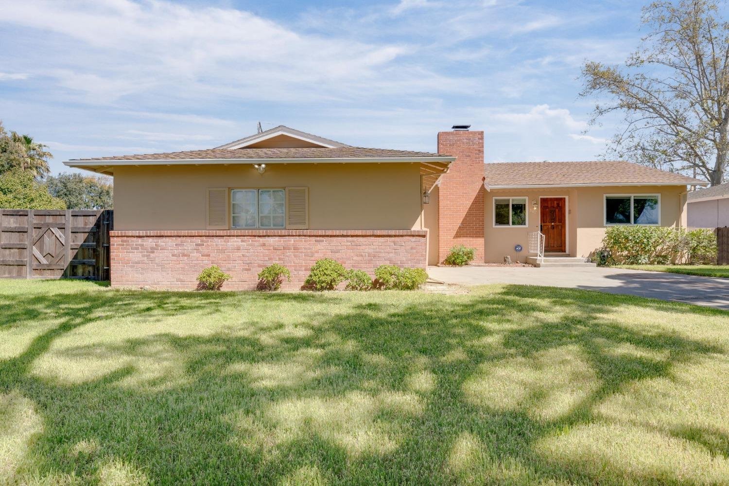 Detail Gallery Image 1 of 35 For 502 Summit Pl, Stockton,  CA 95207 - 3 Beds | 2 Baths