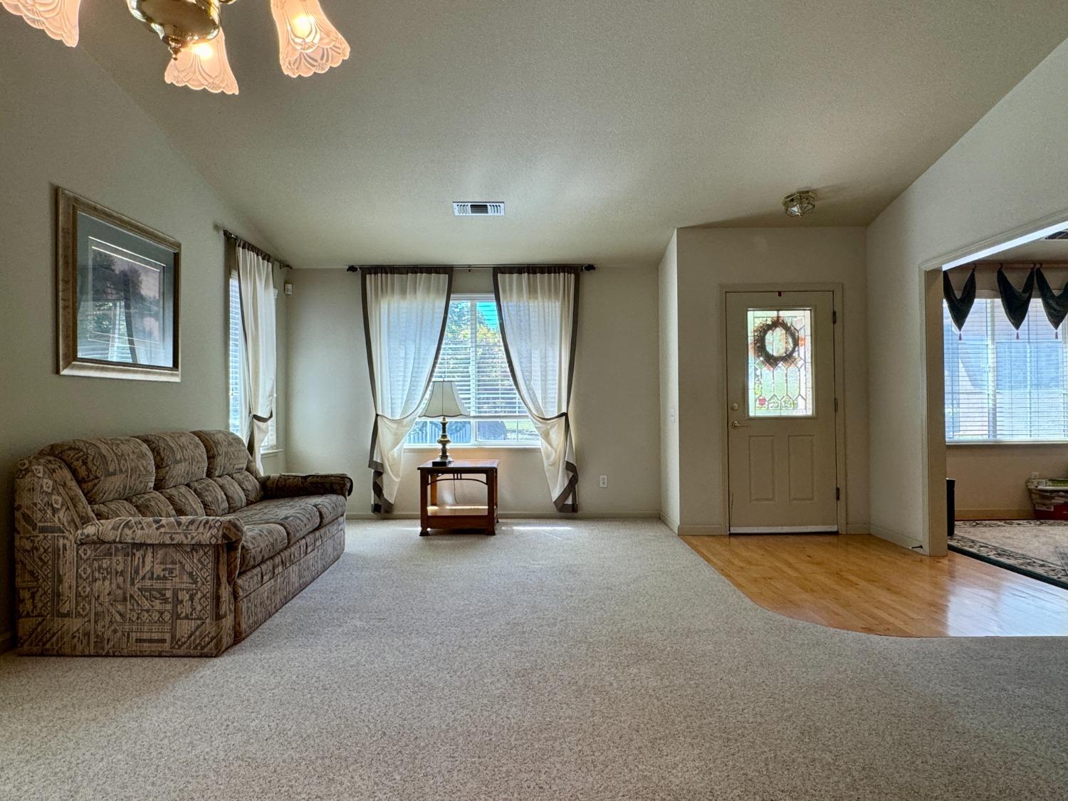 Detail Gallery Image 7 of 29 For 171 Memory Ln, Turlock,  CA 95382 - 4 Beds | 2/1 Baths