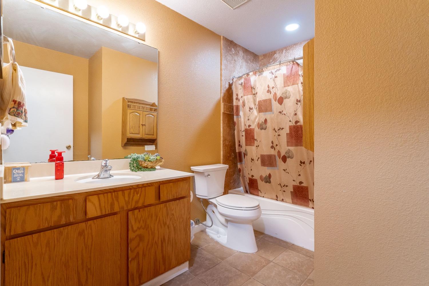 Detail Gallery Image 14 of 38 For 2166 Carmen Ct, Stockton,  CA 95206 - 3 Beds | 2 Baths