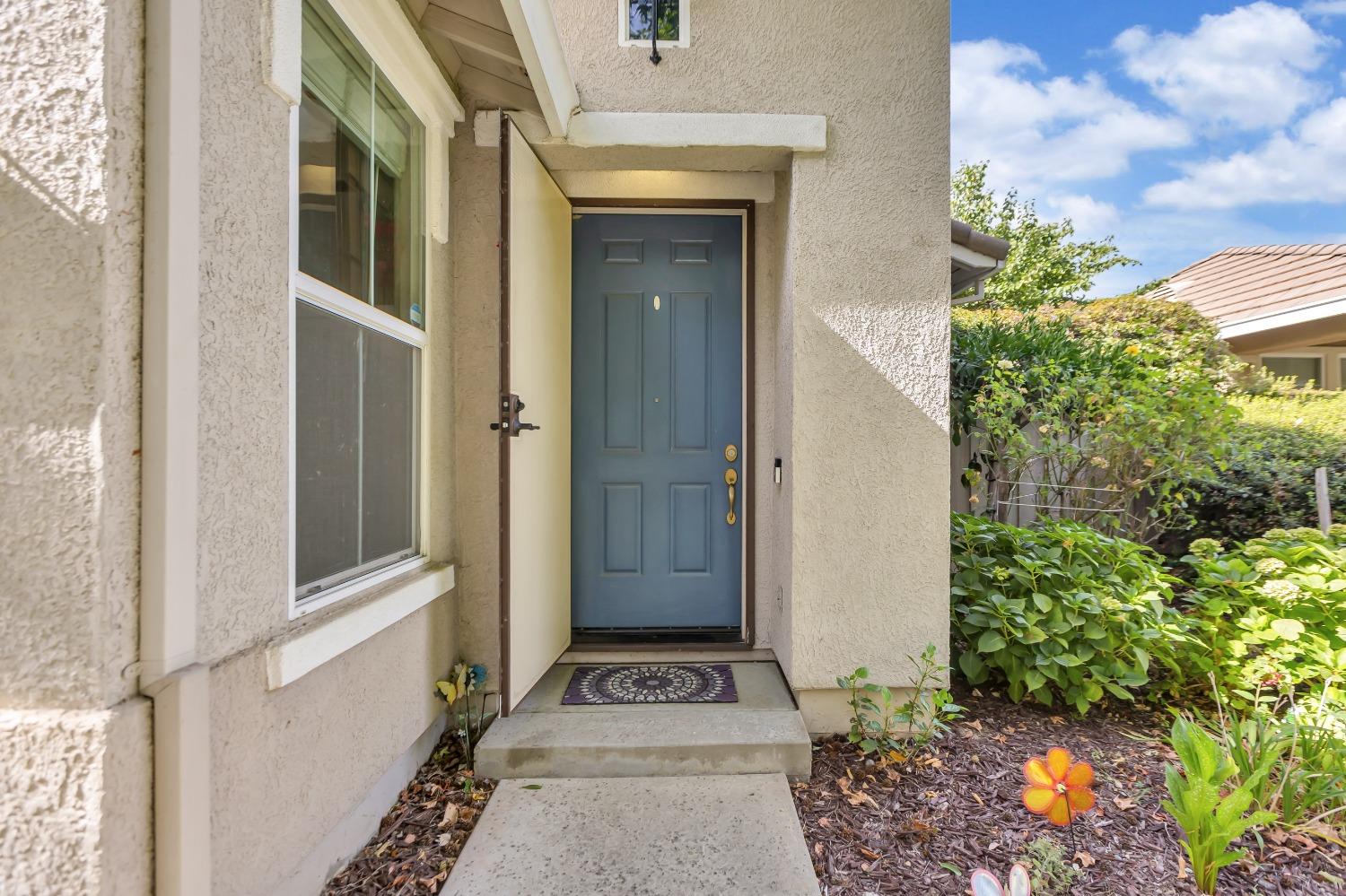 Detail Gallery Image 4 of 54 For 3063 Brunnet Ln, Sacramento,  CA 95833 - 3 Beds | 2 Baths