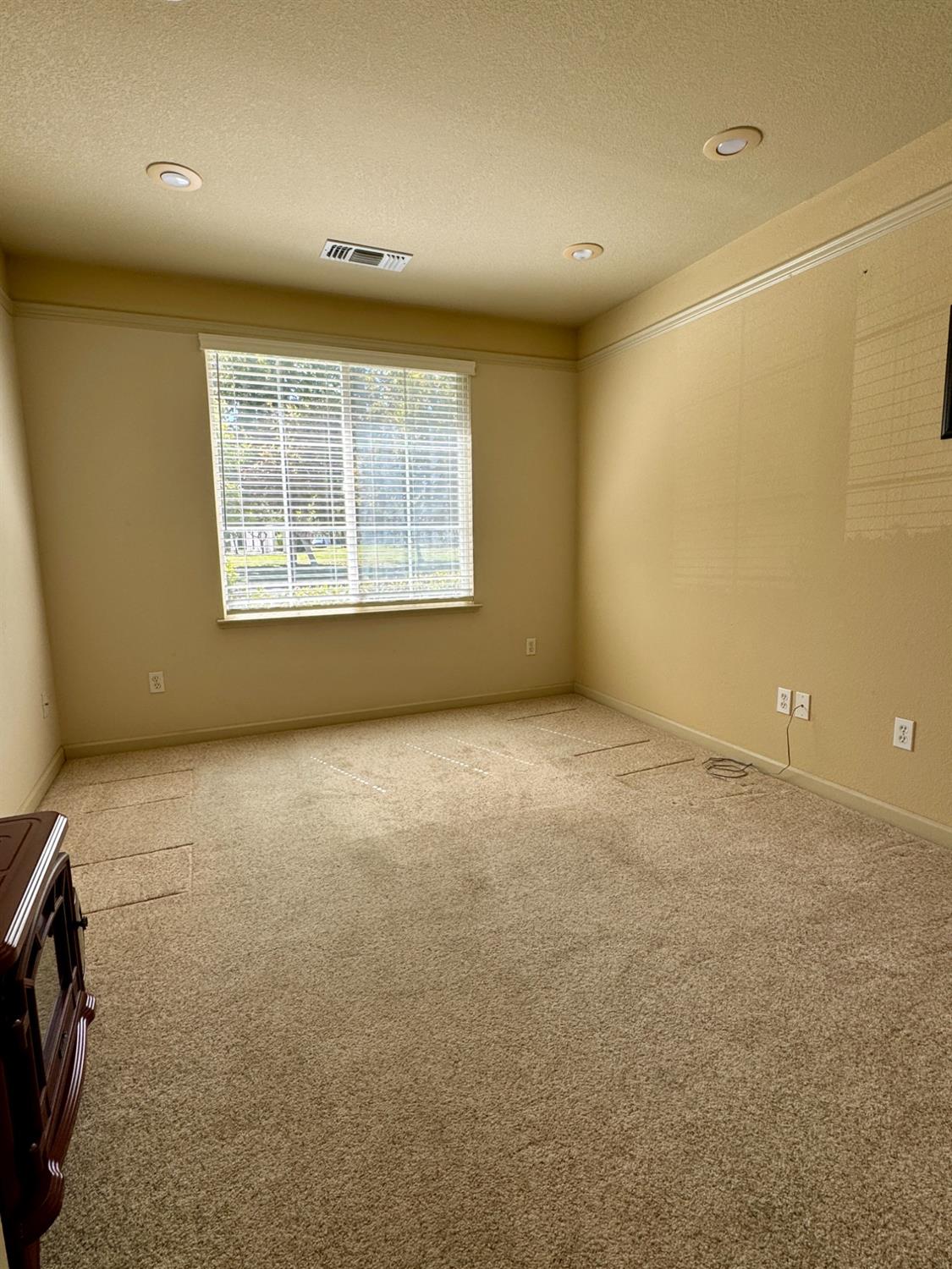 Detail Gallery Image 12 of 29 For 171 Memory Ln, Turlock,  CA 95382 - 4 Beds | 2/1 Baths