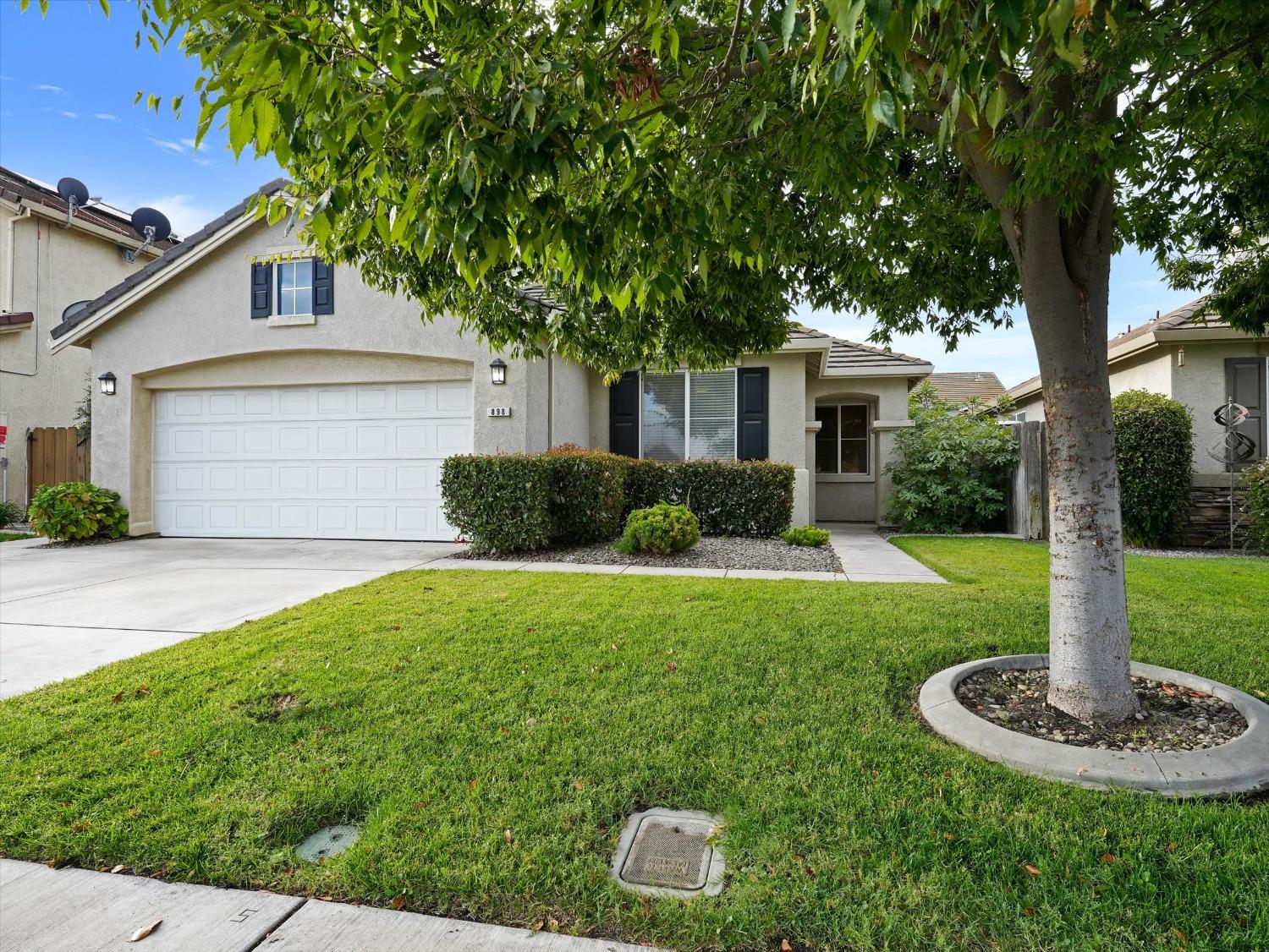 Detail Gallery Image 2 of 19 For 898 Ann Marie Dr, Manteca,  CA 95337 - 3 Beds | 2 Baths