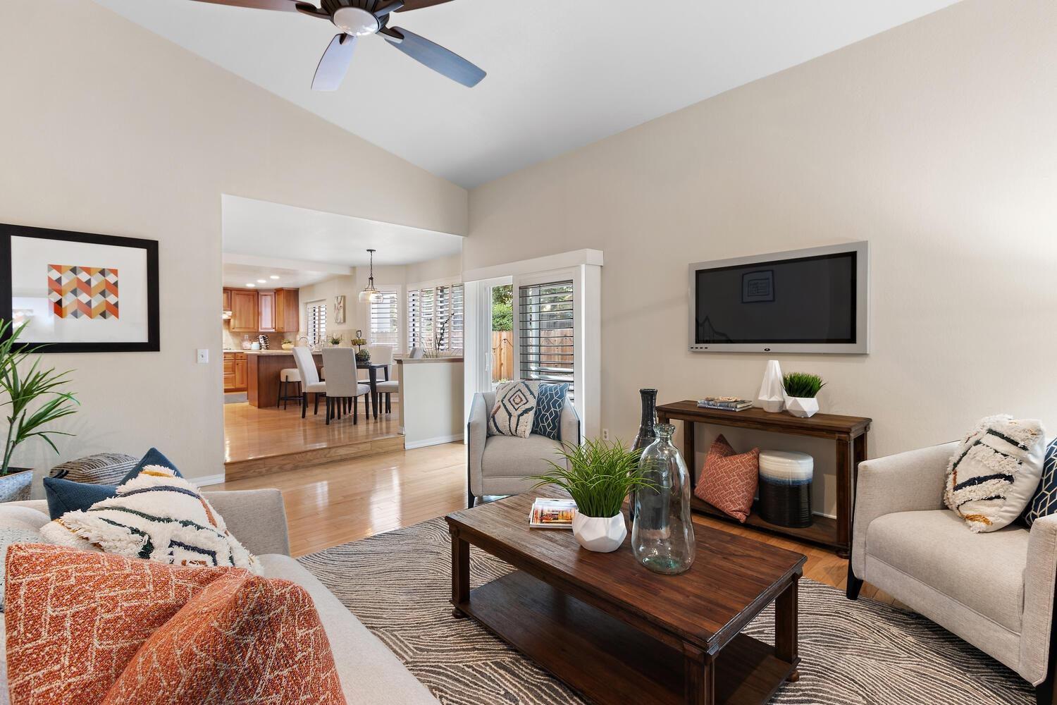 Detail Gallery Image 17 of 41 For 7455 Castano Way, Sacramento,  CA 95831 - 4 Beds | 2/1 Baths