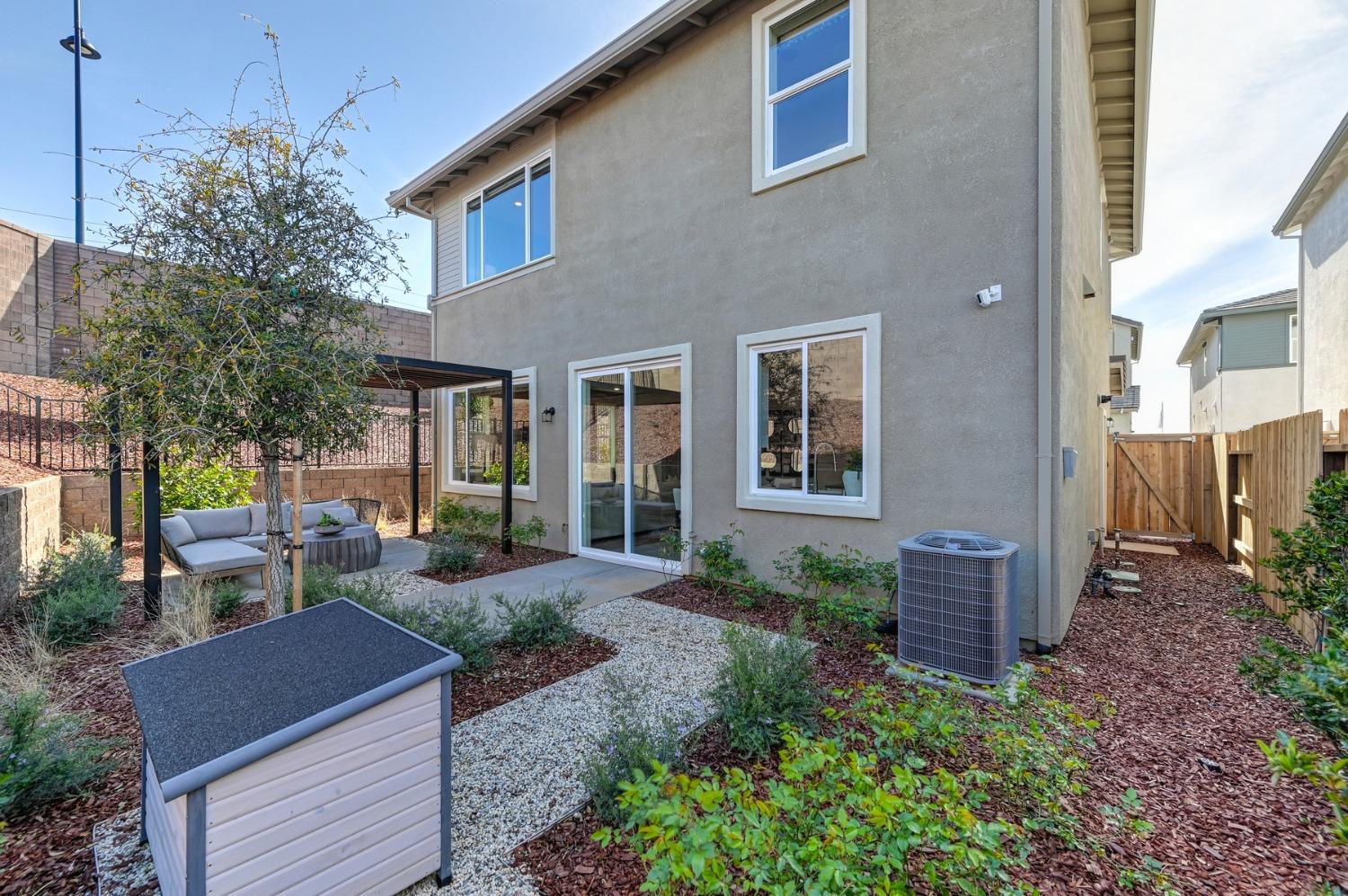 Detail Gallery Image 4 of 34 For 3416 Magnolia Way, Folsom,  CA 95630 - 3 Beds | 2/1 Baths