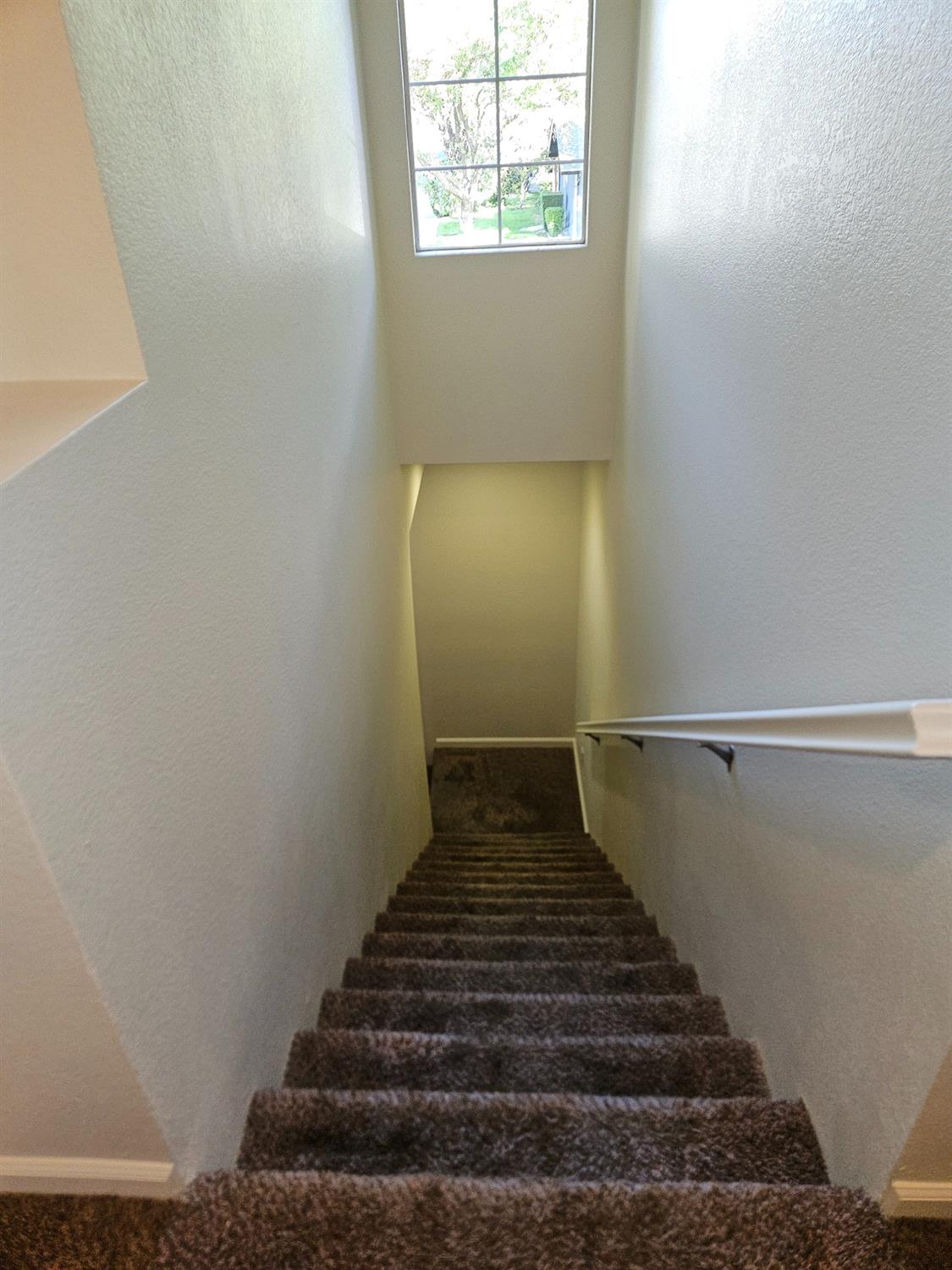 Detail Gallery Image 8 of 16 For 1417 Ramsgate Dr, Modesto,  CA 95355 - 5 Beds | 2/1 Baths