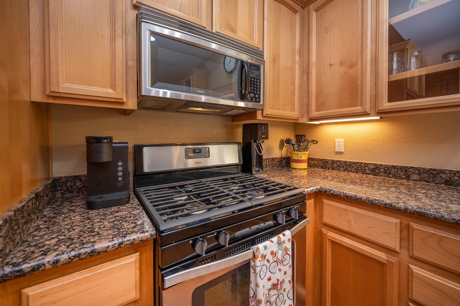 Detail Gallery Image 16 of 42 For 6460 Deer Canyon Ct, Placerville,  CA 95667 - 3 Beds | 2 Baths