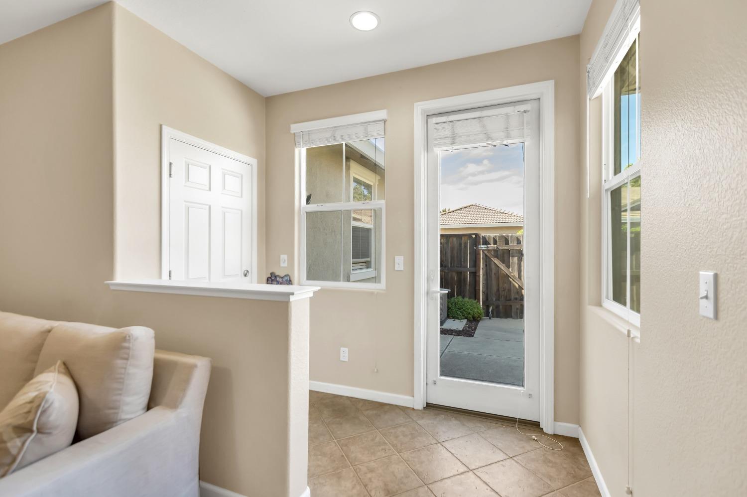 Detail Gallery Image 40 of 54 For 3063 Brunnet Ln, Sacramento,  CA 95833 - 3 Beds | 2 Baths