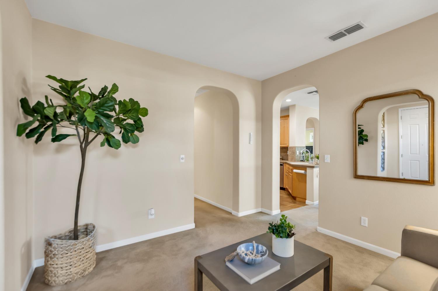 Detail Gallery Image 7 of 54 For 3063 Brunnet Ln, Sacramento,  CA 95833 - 3 Beds | 2 Baths