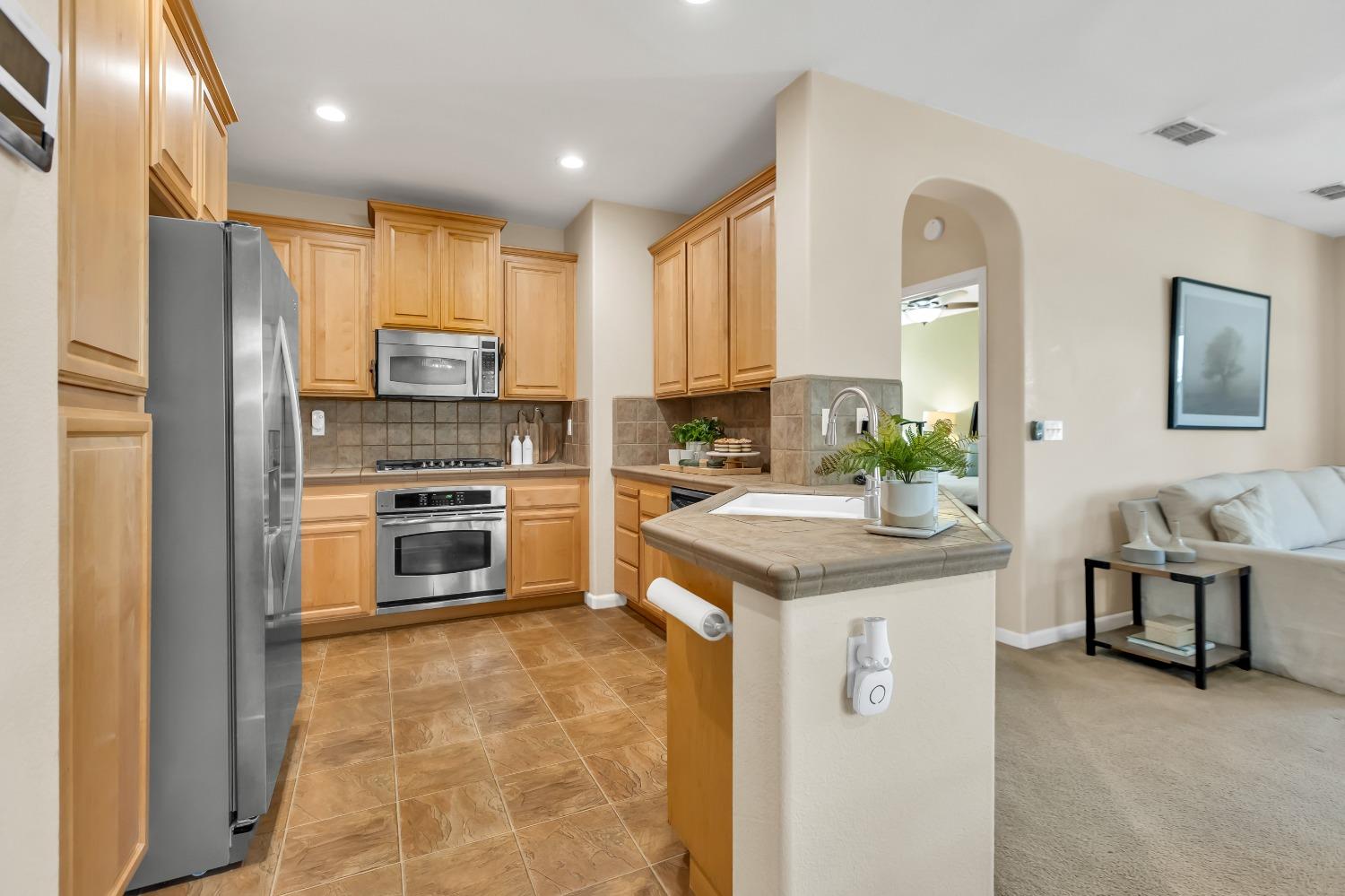 Detail Gallery Image 9 of 54 For 3063 Brunnet Ln, Sacramento,  CA 95833 - 3 Beds | 2 Baths