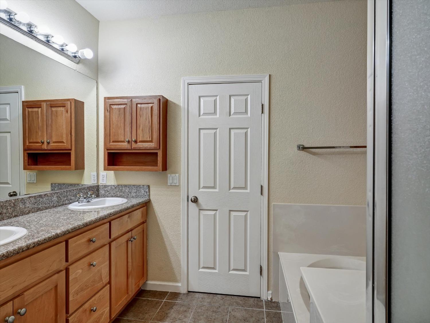 Detail Gallery Image 11 of 19 For 898 Ann Marie Dr, Manteca,  CA 95337 - 3 Beds | 2 Baths