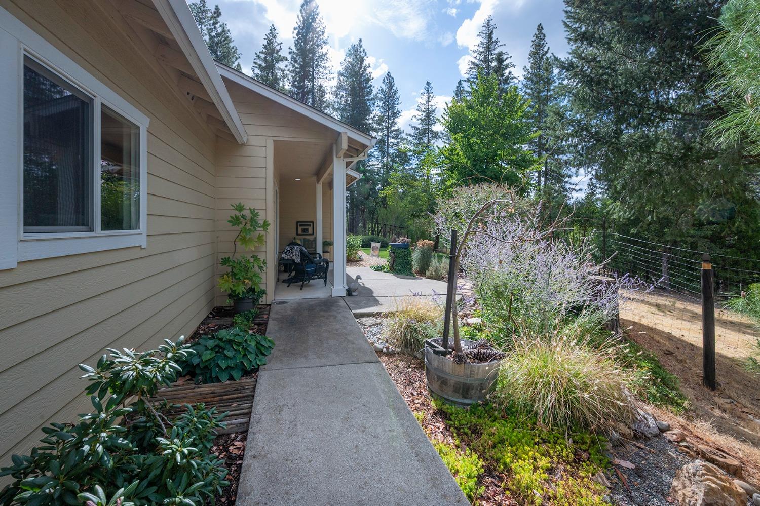 Detail Gallery Image 4 of 42 For 6460 Deer Canyon Ct, Placerville,  CA 95667 - 3 Beds | 2 Baths