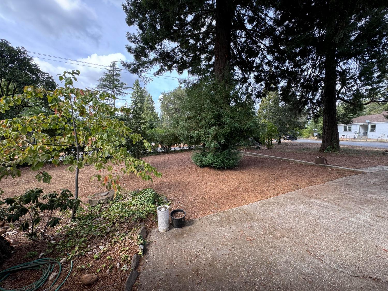 Detail Gallery Image 3 of 25 For 13233 Ridge Rd, Grass Valley,  CA 95945 - 3 Beds | 2 Baths