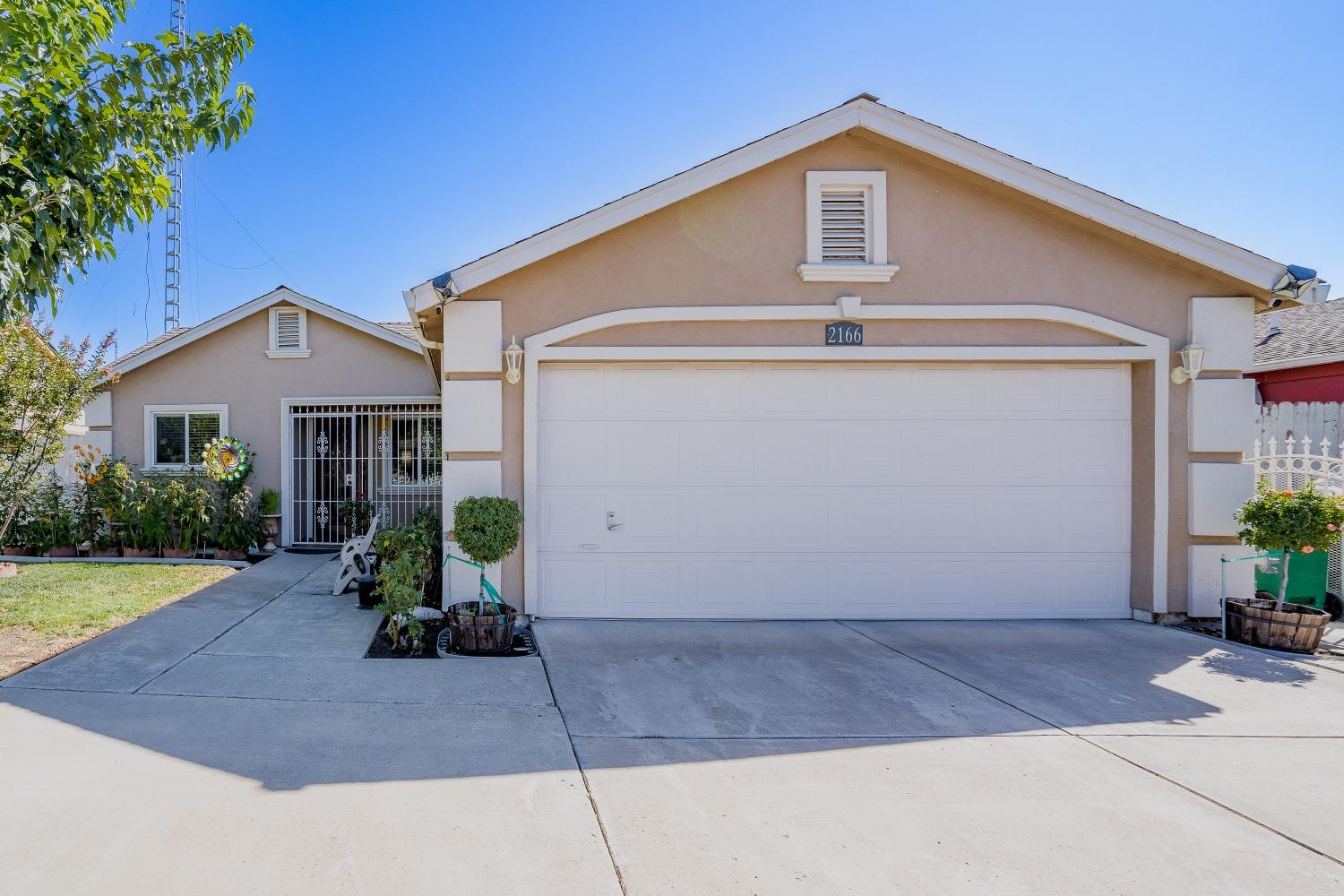 Detail Gallery Image 2 of 38 For 2166 Carmen Ct, Stockton,  CA 95206 - 3 Beds | 2 Baths