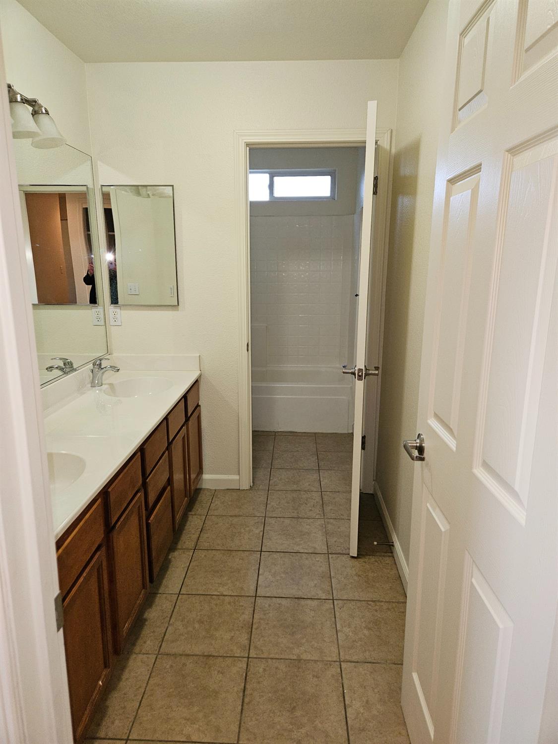 Detail Gallery Image 13 of 16 For 1417 Ramsgate Dr, Modesto,  CA 95355 - 5 Beds | 2/1 Baths