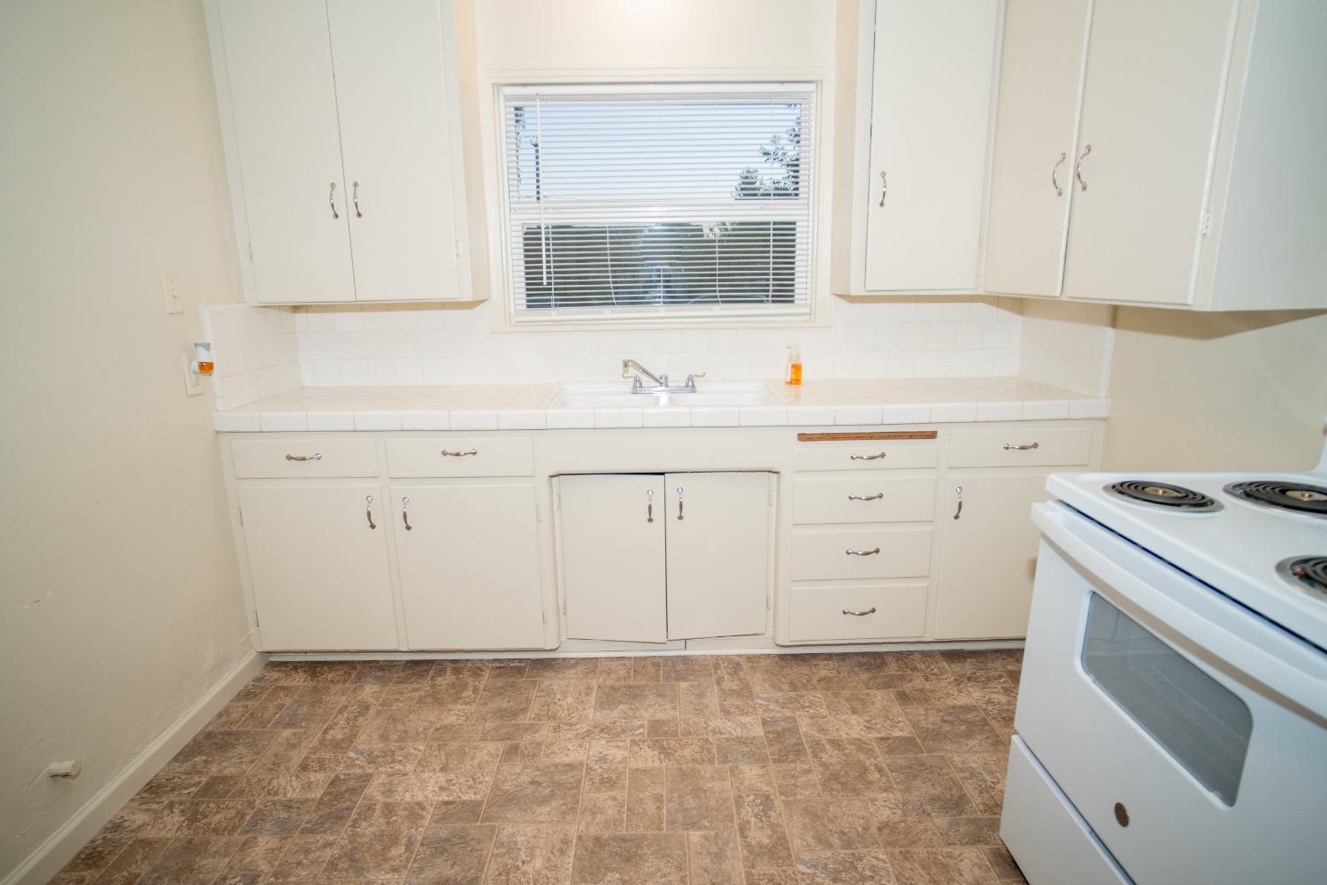 Laurel Avenue, Atwater, California image 6
