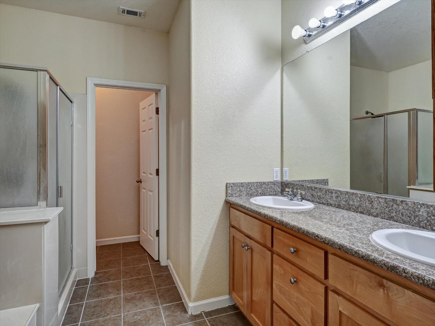 Detail Gallery Image 12 of 19 For 898 Ann Marie Dr, Manteca,  CA 95337 - 3 Beds | 2 Baths