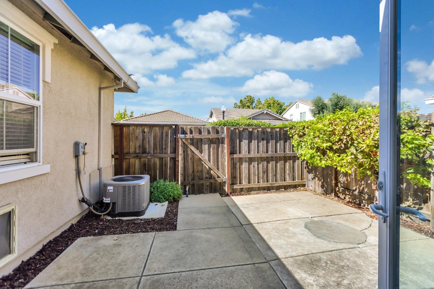 Detail Gallery Image 42 of 54 For 3063 Brunnet Ln, Sacramento,  CA 95833 - 3 Beds | 2 Baths