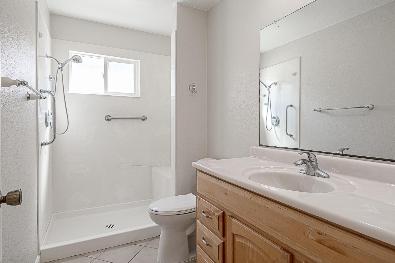 Detail Gallery Image 10 of 31 For 916 Alpine Ave, Manteca,  CA 95336 - 3 Beds | 2 Baths