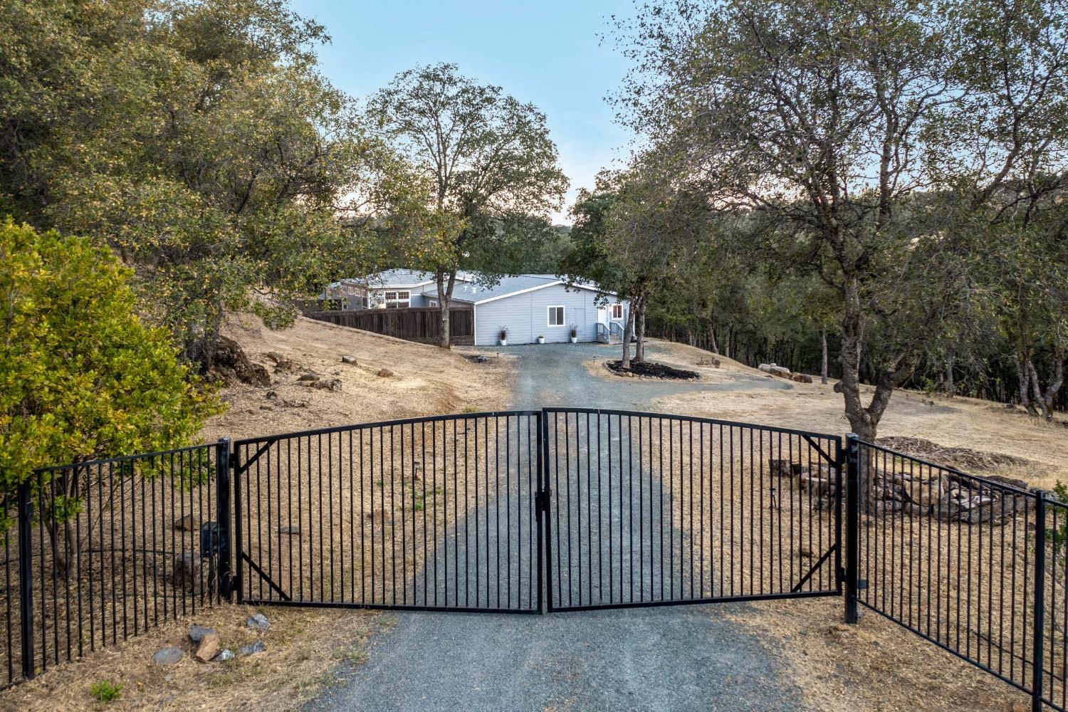 Detail Gallery Image 4 of 75 For 24090 Restive Way, Grass Valley,  CA 95949 - 4 Beds | 2/1 Baths