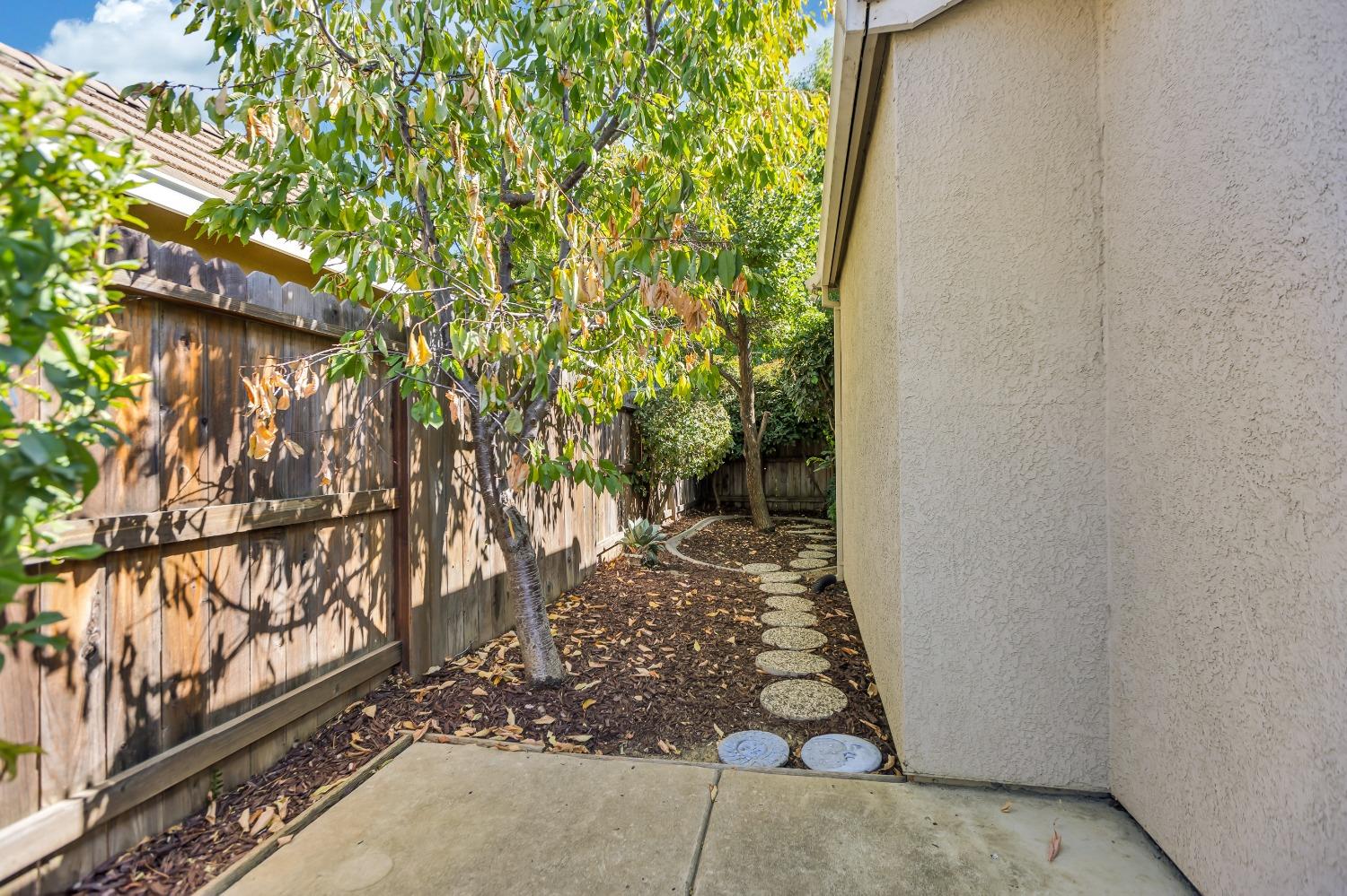 Detail Gallery Image 45 of 54 For 3063 Brunnet Ln, Sacramento,  CA 95833 - 3 Beds | 2 Baths