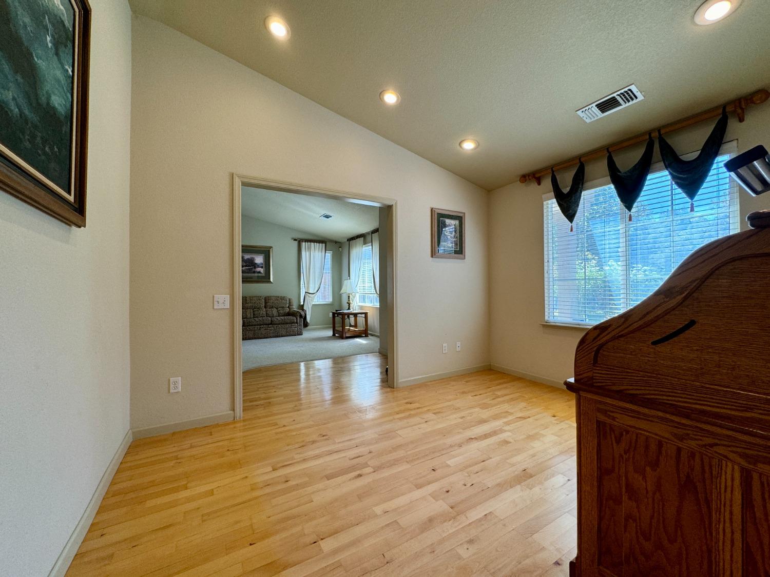 Detail Gallery Image 10 of 29 For 171 Memory Ln, Turlock,  CA 95382 - 4 Beds | 2/1 Baths