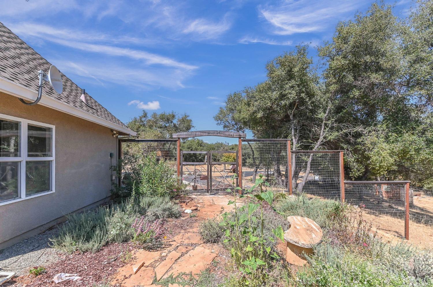 Detail Gallery Image 66 of 75 For 18051 Yosemite, Tuolumne,  CA 95379 - 3 Beds | 3/1 Baths