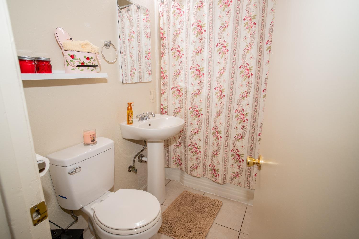 Laurel Avenue, Atwater, California image 10