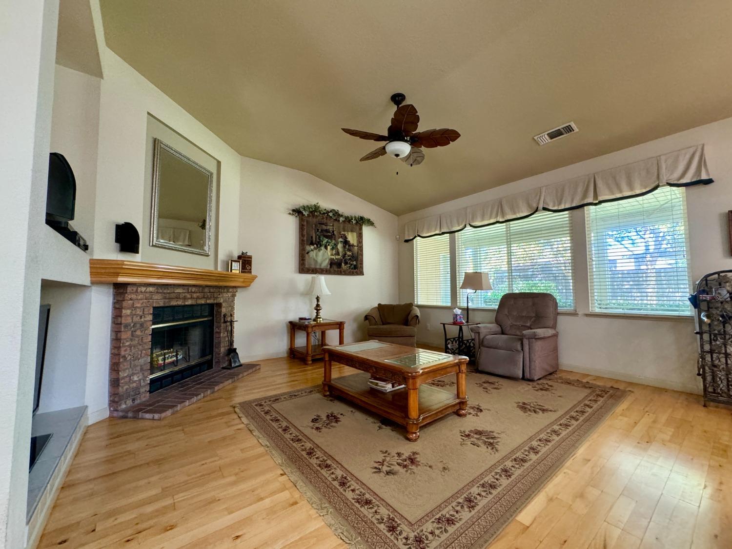 Detail Gallery Image 5 of 29 For 171 Memory Ln, Turlock,  CA 95382 - 4 Beds | 2/1 Baths