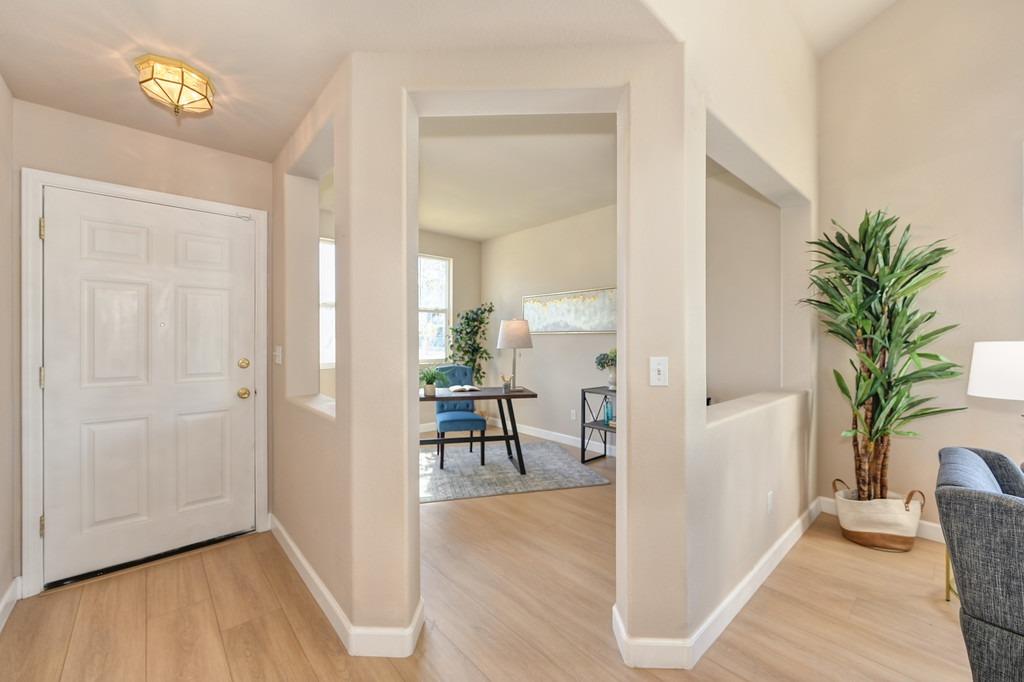 Detail Gallery Image 2 of 32 For 10128 Wexted Way, Elk Grove,  CA 95757 - 3 Beds | 2 Baths