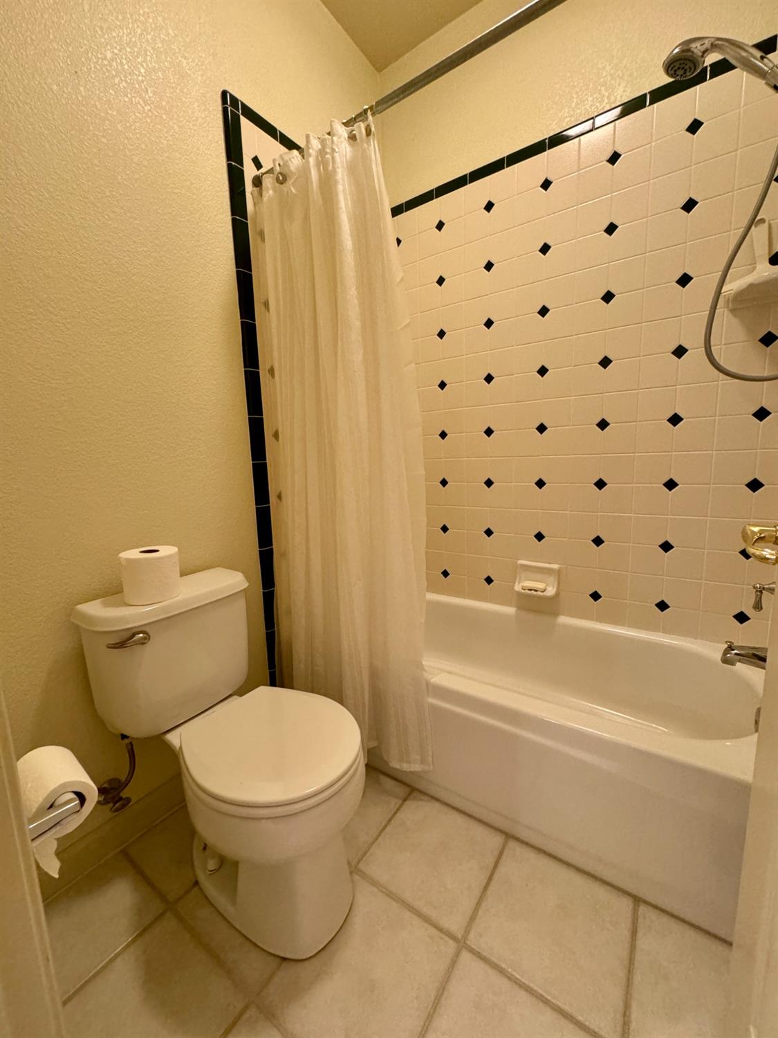 Detail Gallery Image 18 of 29 For 171 Memory Ln, Turlock,  CA 95382 - 4 Beds | 2/1 Baths