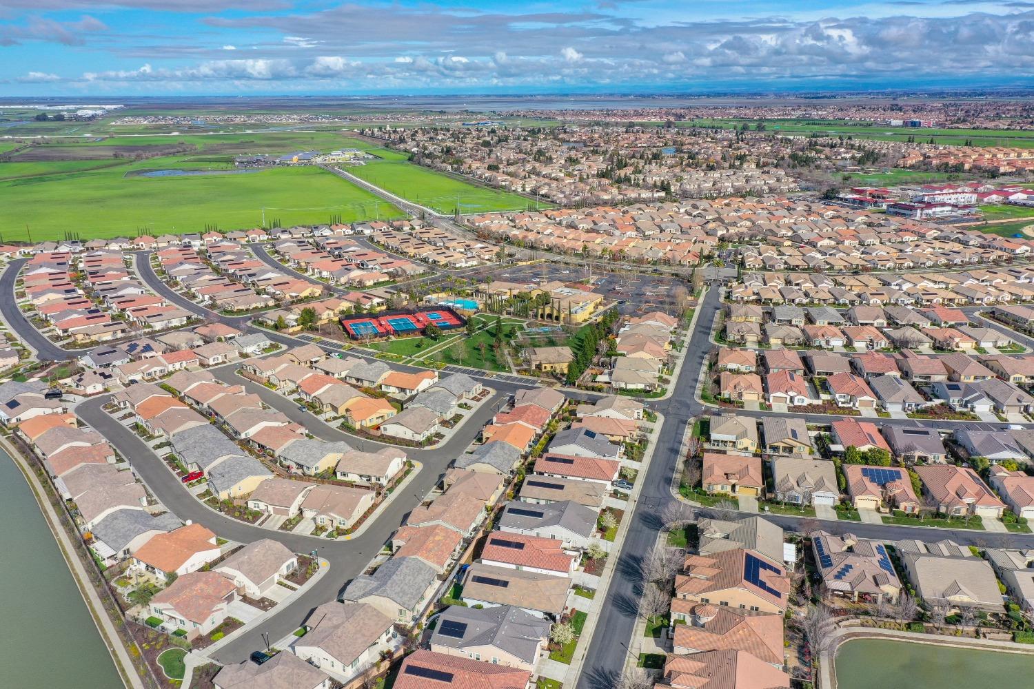 Detail Gallery Image 56 of 66 For 32 Riposto Pl, Sacramento,  CA 95834 - 3 Beds | 3 Baths