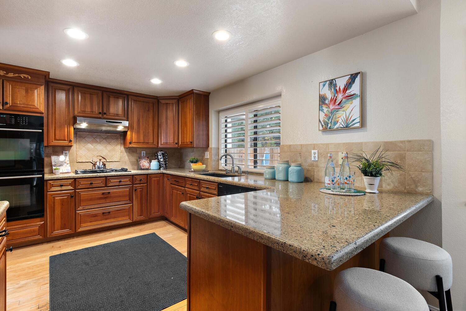 Detail Gallery Image 10 of 41 For 7455 Castano Way, Sacramento,  CA 95831 - 4 Beds | 2/1 Baths